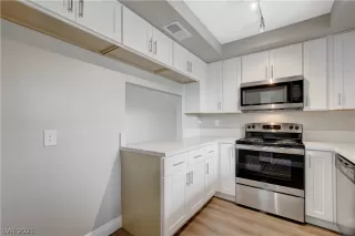 Photo #4: 2312932 Listing