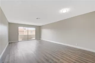 Photo #5: 2312932 Listing