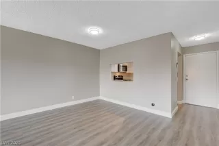 Photo #6: 2312932 Listing