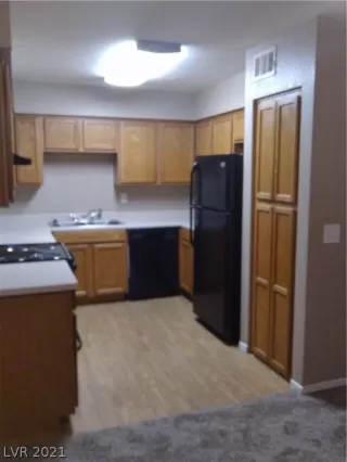 Photo #6: 2312954 Listing