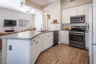 Photo #1: 2312970 Listing