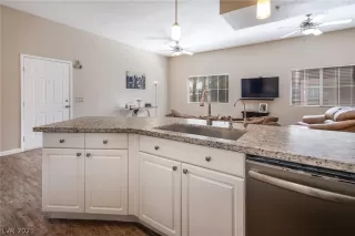 Photo #2: 2312970 Listing