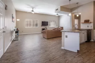 Photo #4: 2312970 Listing