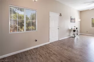 Photo #6: 2312970 Listing