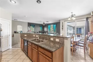 Photo #3: 2312977 Listing