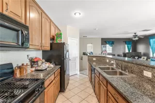 Photo #4: 2312977 Listing