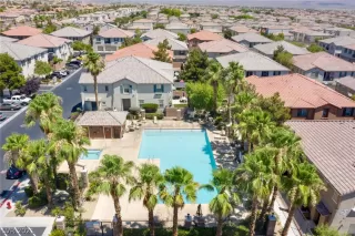 Photo #5: 2312977 Listing