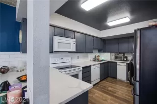 Photo #4: 2312996 Listing