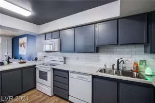 Photo #5: 2312996 Listing