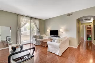 Photo #2: 2313070 Listing