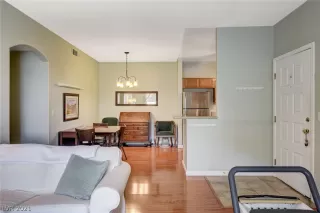 Photo #4: 2313070 Listing