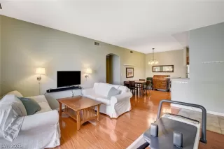 Photo #5: 2313070 Listing