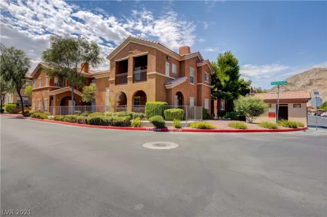 MLS: 2313073 Condo For Sale