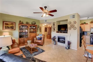 Photo #4: 2313073 Listing