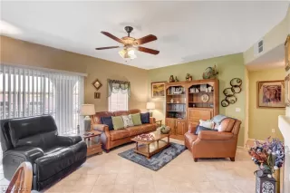 Photo #5: 2313073 Listing