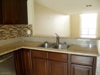 Photo #3: 2313084 Listing 