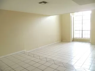 Photo #5: 2313084 Listing 