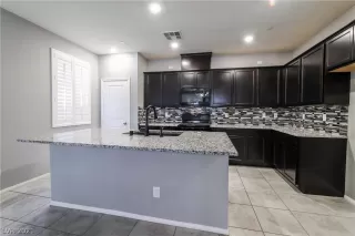 Photo #5: 2313085 Listing