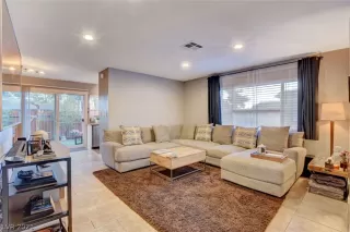 Photo #4: 2313091 Listing