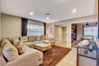 Photo #6: 2313091 Listing