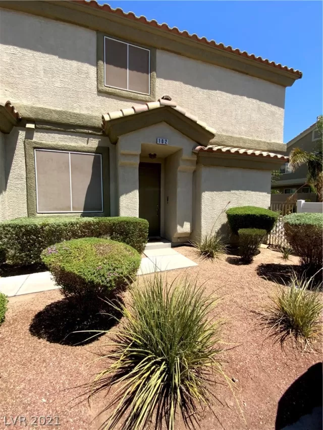 MLS: 2313092 Condo For Sale