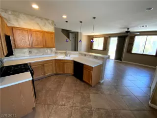 Photo #3: 2313092 Listing 