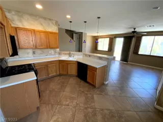 Photo #4: 2313092 Listing 