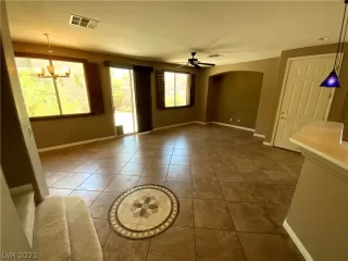 Photo #6: 2313092 Listing 