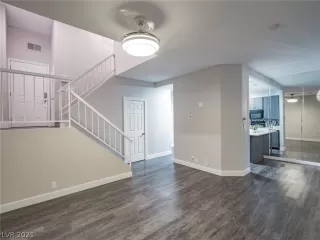 Photo #2: 2313094 Listing