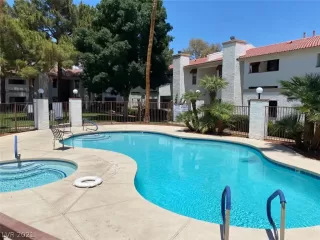 Photo #5: 2313119 Listing 