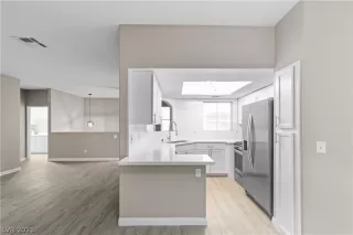 Photo #2: 2313132 Listing 