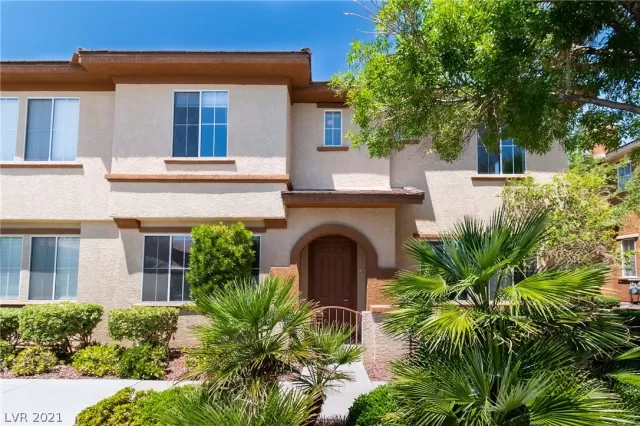 MLS: 2313188 Condo For Sale