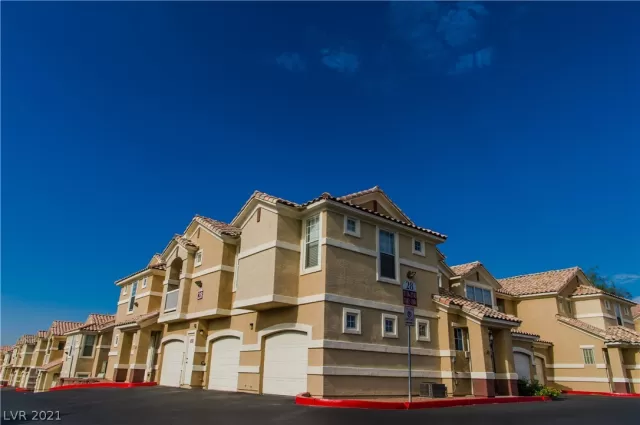 MLS: 2313192 Condo For Sale