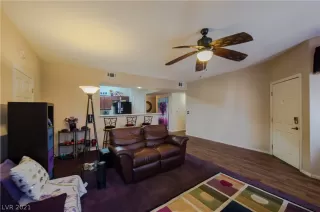 Photo #5: 2313192 Listing 