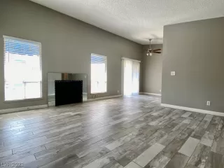 Photo #3: 2313215 Listing