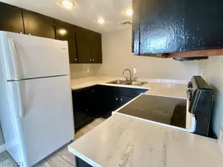 Photo #5: 2313215 Listing