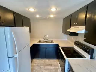 Photo #6: 2313215 Listing