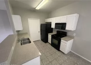 Photo #3: 2313241 Listing 