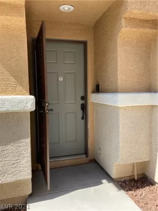 Photo #3: 2313245 Listing