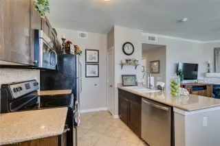 Photo #3: 2313321 Listing