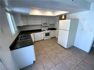 Photo #5: 2313332 Listing 