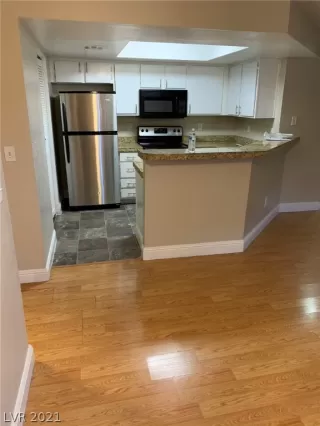 Photo #3: 2313343 Listing 