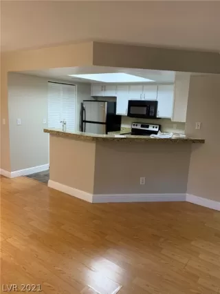 Photo #4: 2313343 Listing 