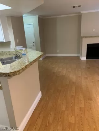 Photo #5: 2313343 Listing 