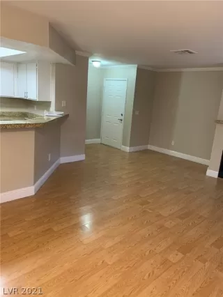 Photo #6: 2313343 Listing 