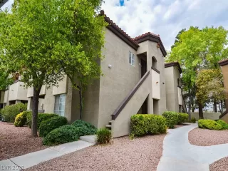 Photo #2: 2313378 Listing