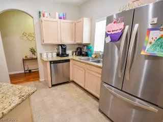 Photo #3: 2313378 Listing