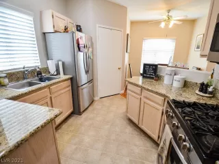 Photo #4: 2313378 Listing