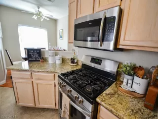 Photo #5: 2313378 Listing