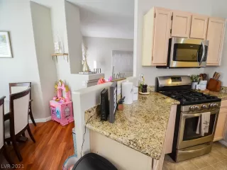 Photo #6: 2313378 Listing